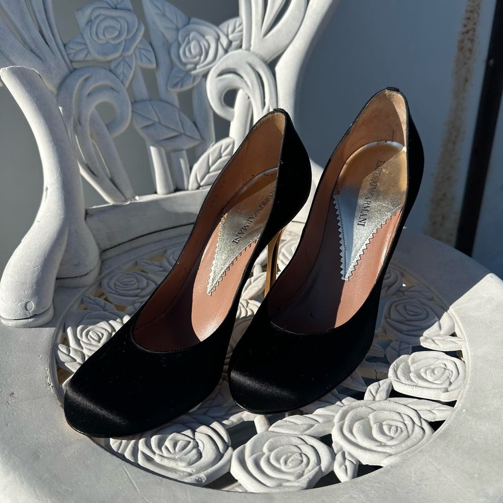 Elegant Black Pumps